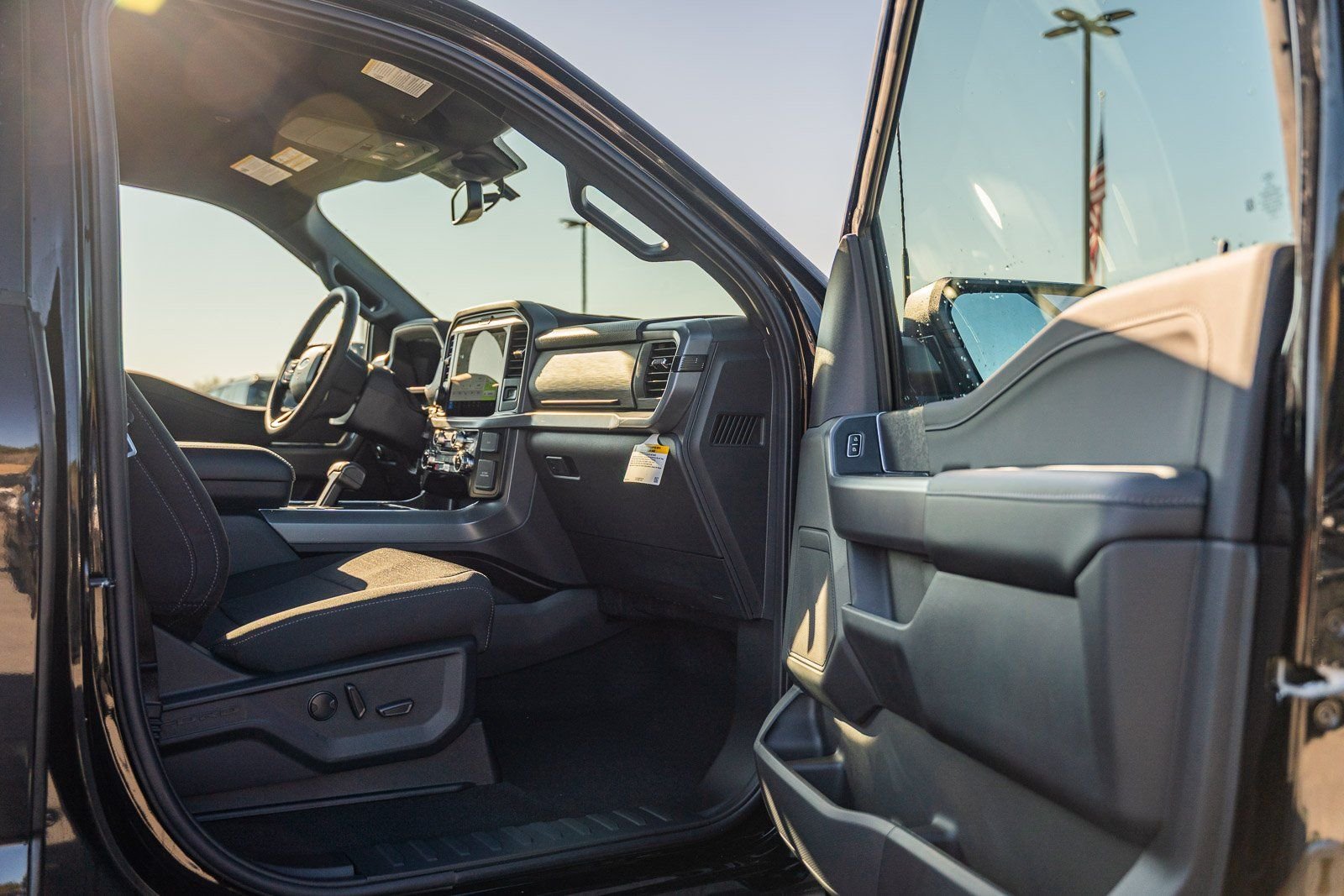 2026 Ford F-150 XLT - Photo 9