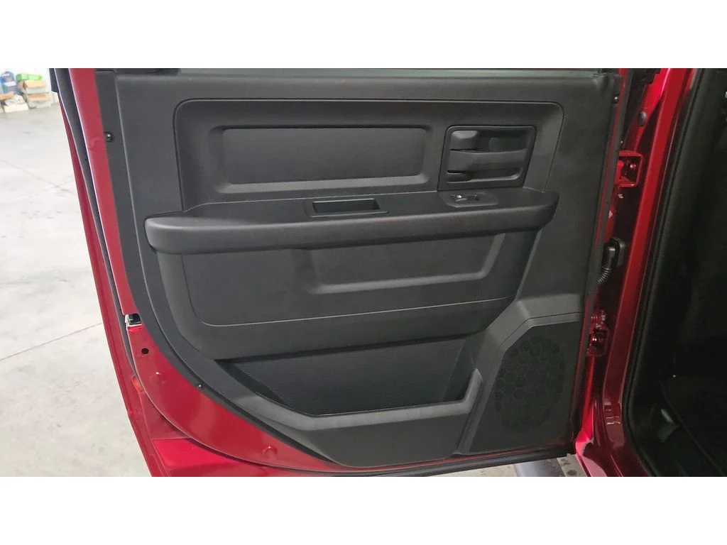 New 2026 Molten Red Pearl-Coat Exterior Paint RAM Tradesman image 15