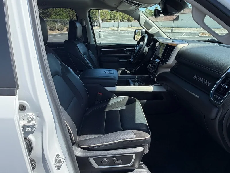 Used 2022 Bright White Clea Ram Laramie image 19