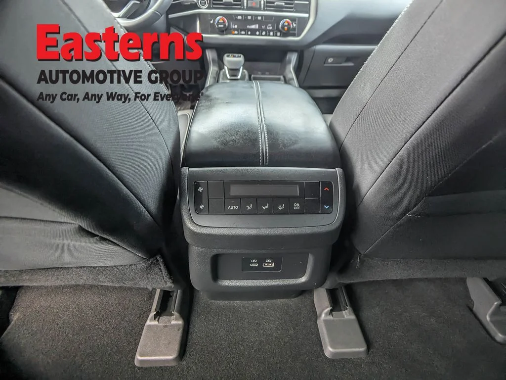 Used 2022 Gray Nissan SV image 20