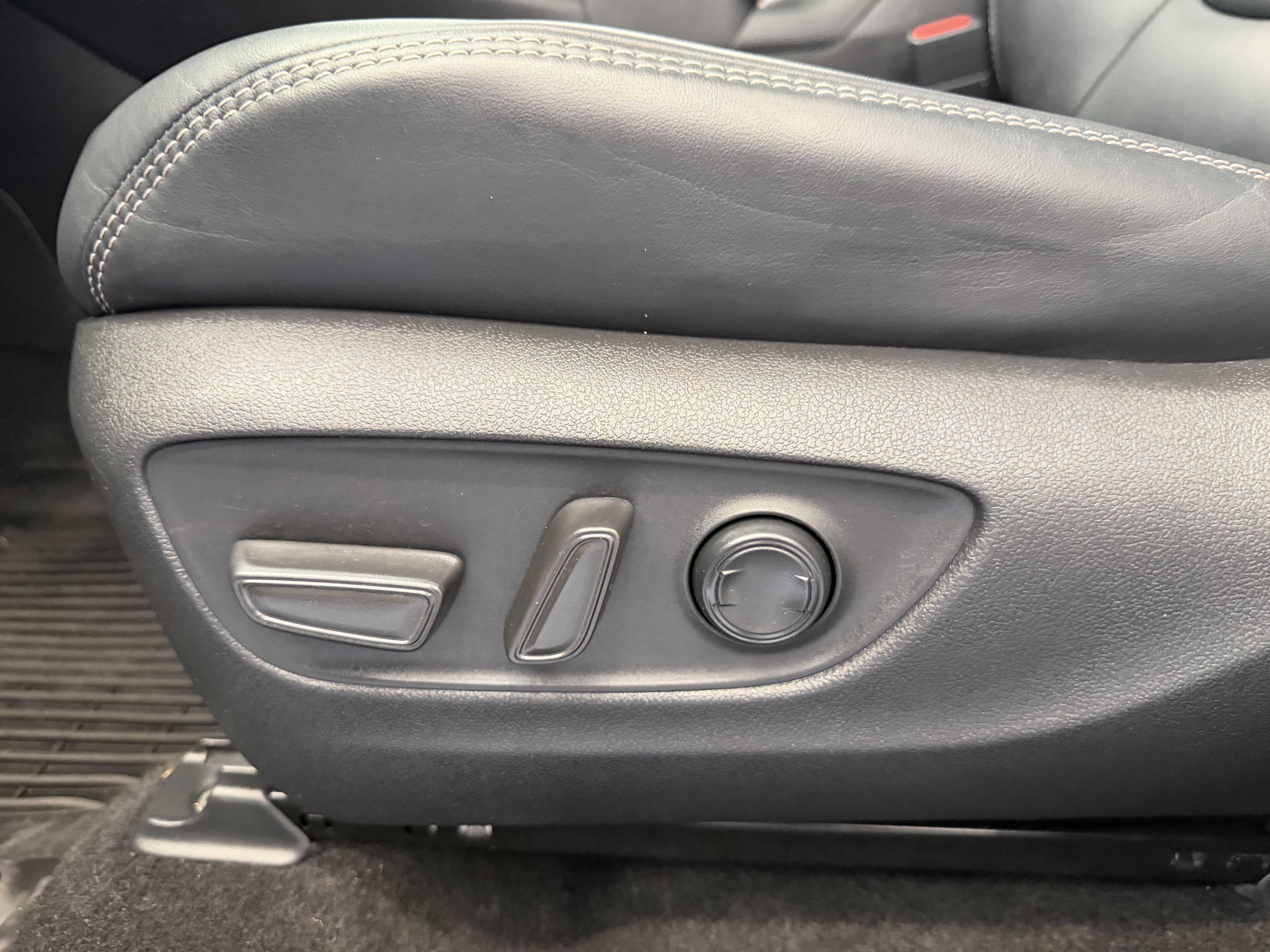 Used 2023 Silver Toyota XLE Premium image 31