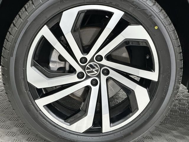 Used 2022 Red Volkswagen SEL image 10