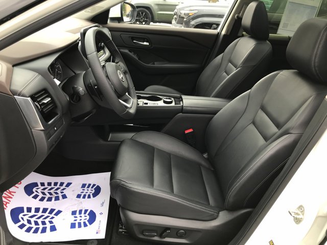 Used 2023 Pearl White Tricoat Nissan SL image 24
