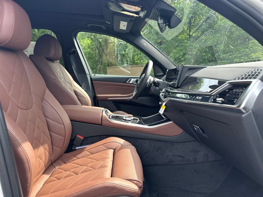 New 2026 Mineral White Metallic BMW xDrive40i image 25