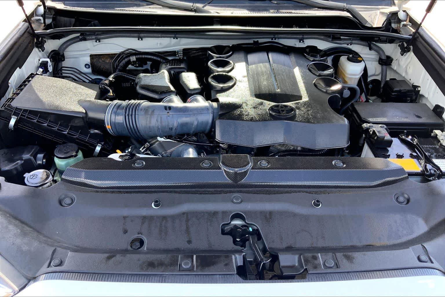 Used 2022 White Toyota SR5 image 31
