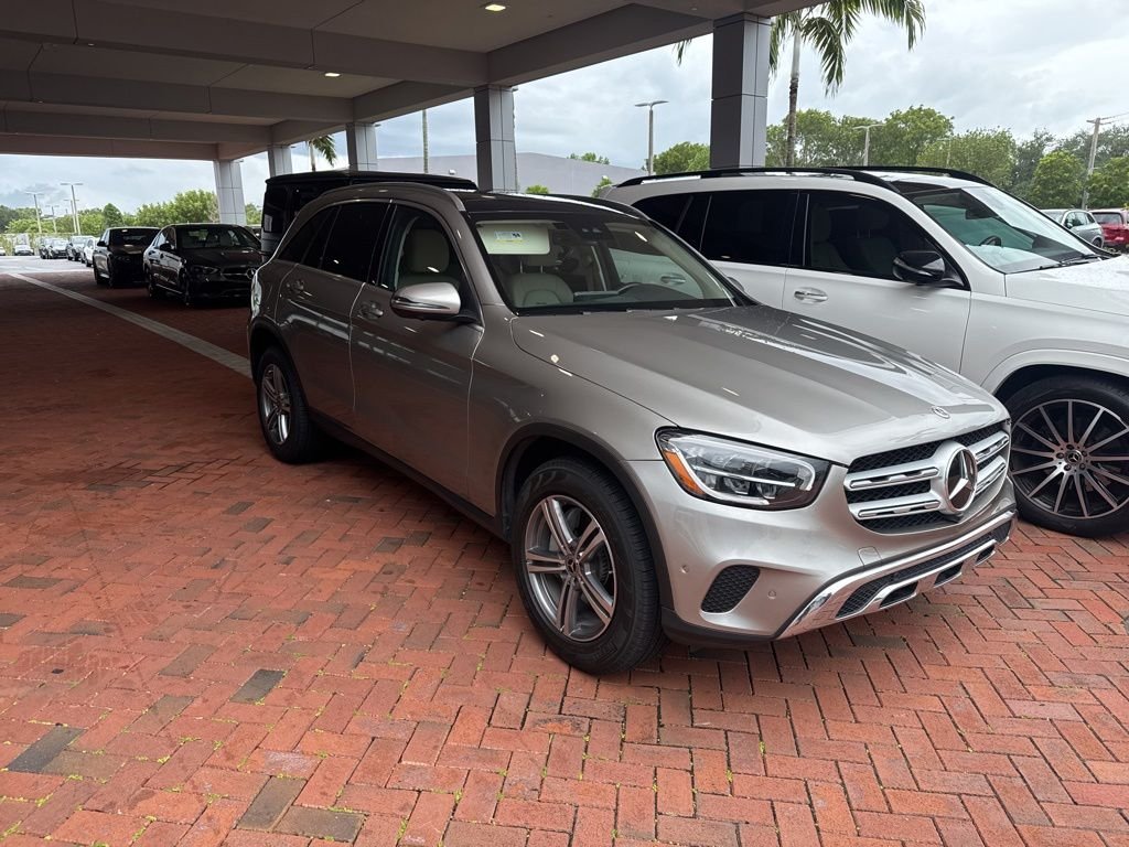 2022 Mercedes-Benz GLC GLC 300's photo