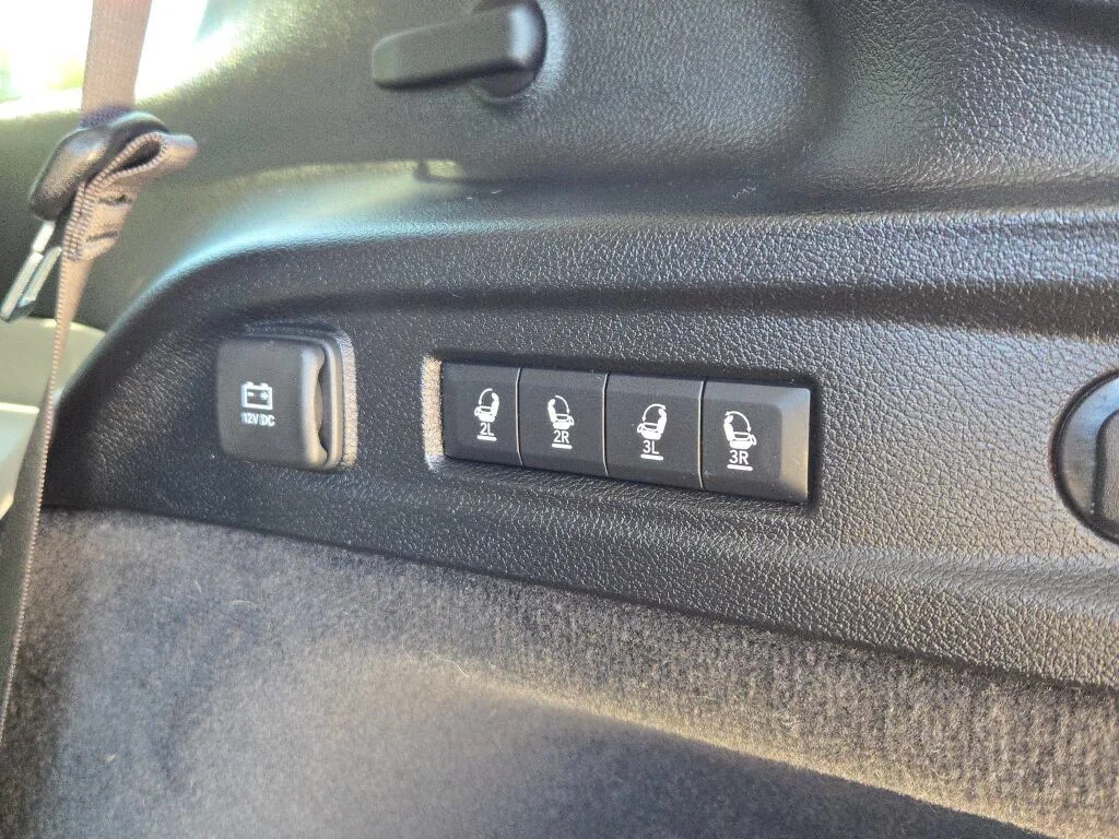 Certified Used 2021 Gray Metallic Jeep Overland image 18