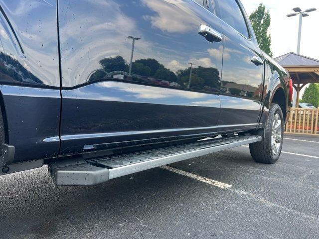 Used 2021 Antimatter Blue Metallic Ford Lariat image 13