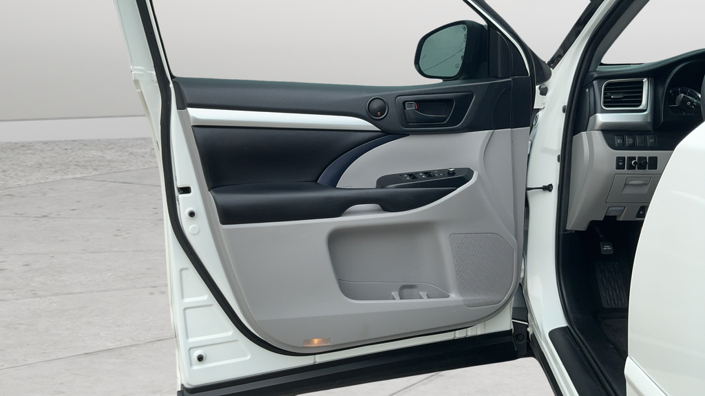 Used 2019 Blizzard Pearl Toyota LE Plus image 18