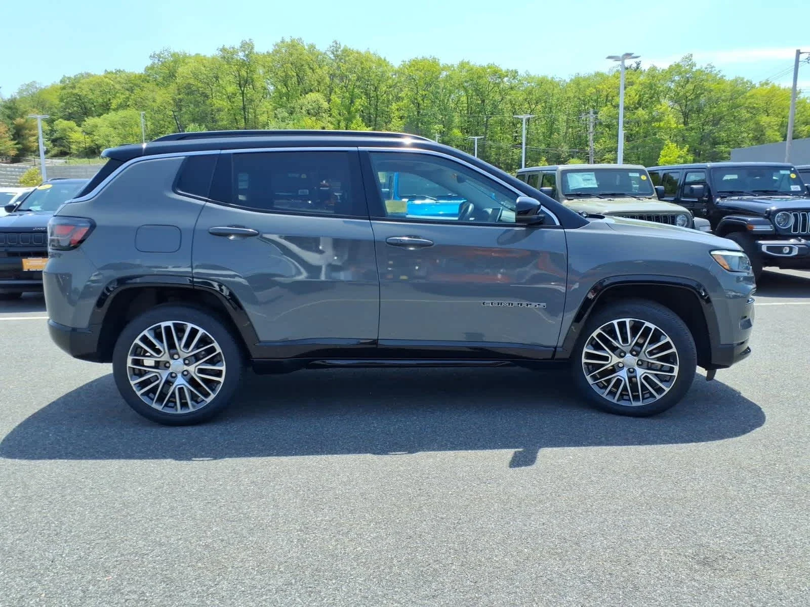 Certified Used 2022 Sting-Gray Clearcoat Jeep Limited image 6