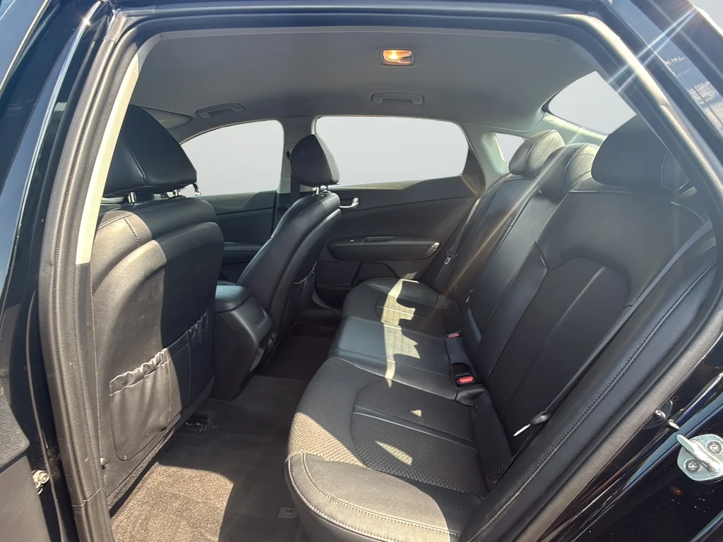 Used 2018 Black Kia S image 12