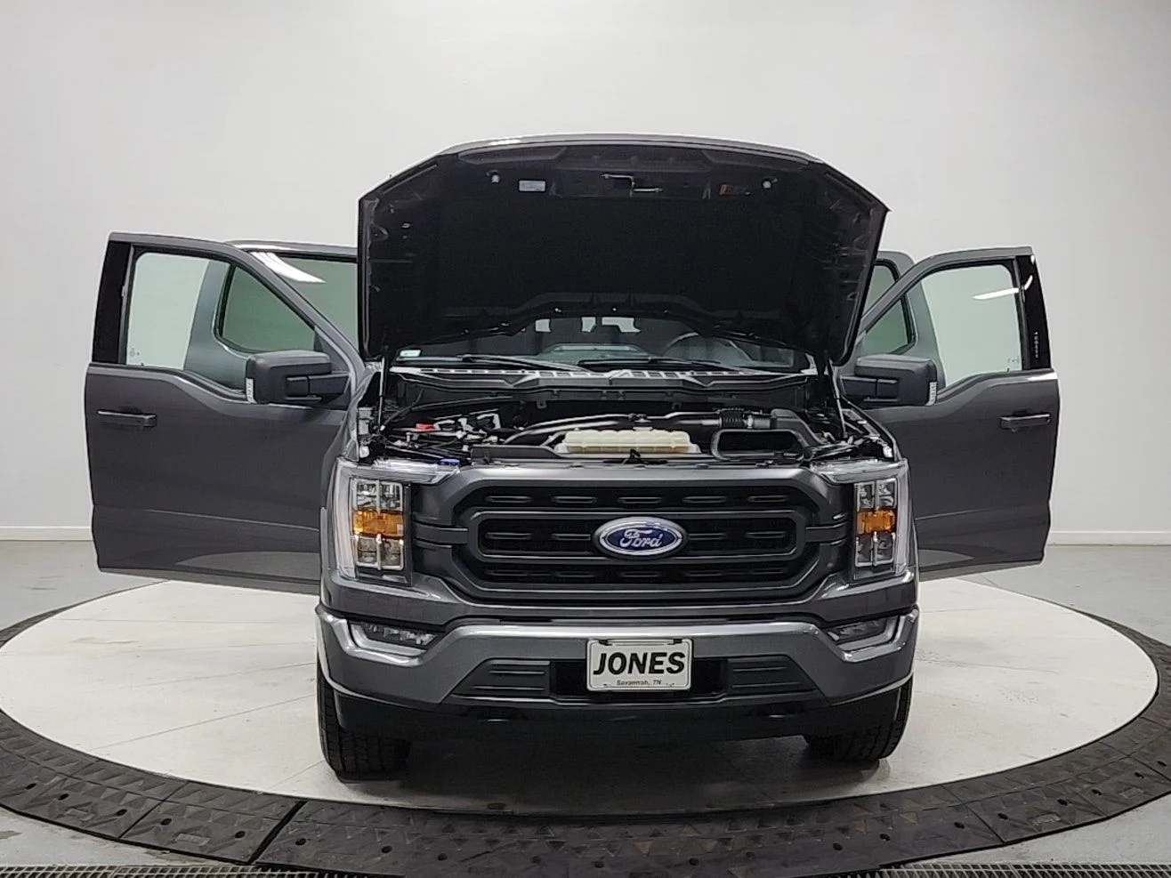 Used 2023 Gray Metallic Ford XLT image 10