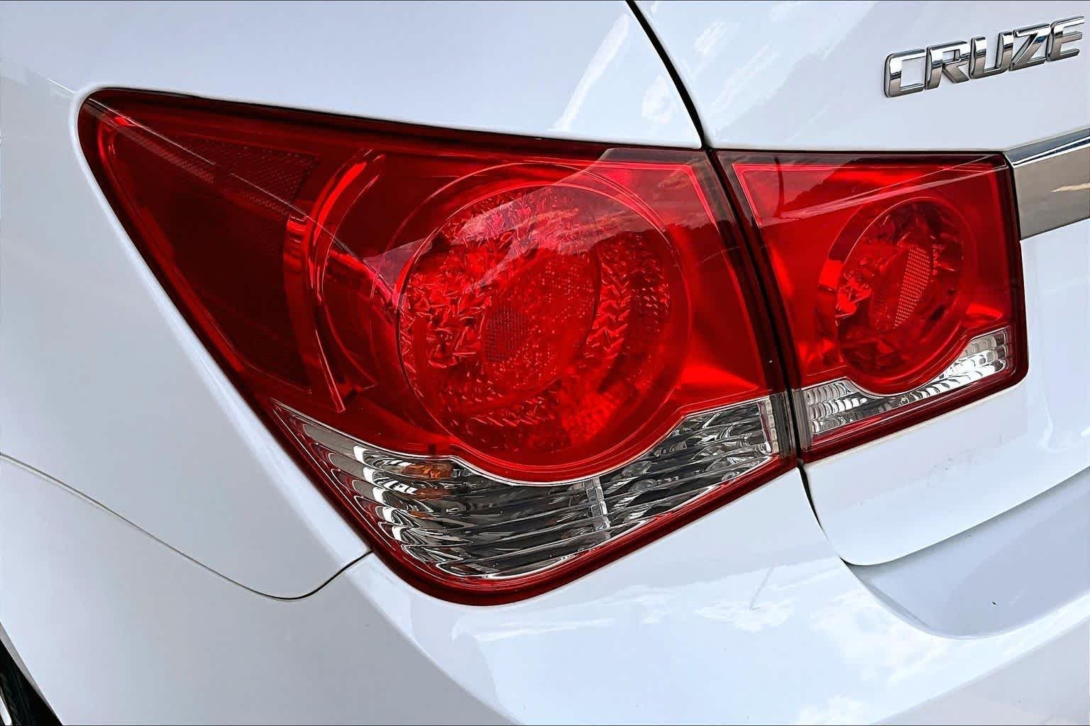 Used 2013 Summit White Chevrolet LS image 28
