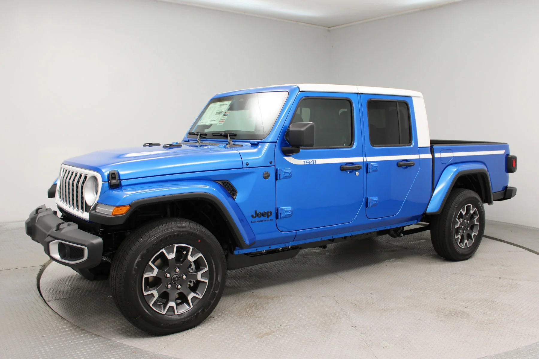 New 2026 Hydro Blue Pearl-Coat Exterior Paint Jeep Sahara image 28