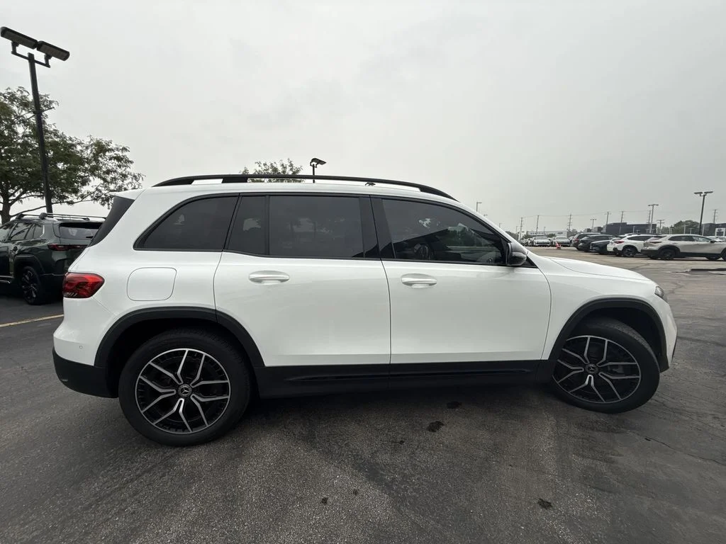 Used 2023  Mercedes-Benz 300 image 4