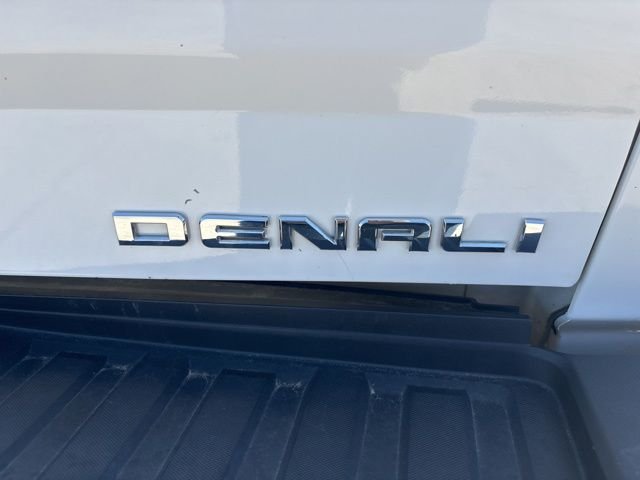Used 2017 White GMC Denali image 7