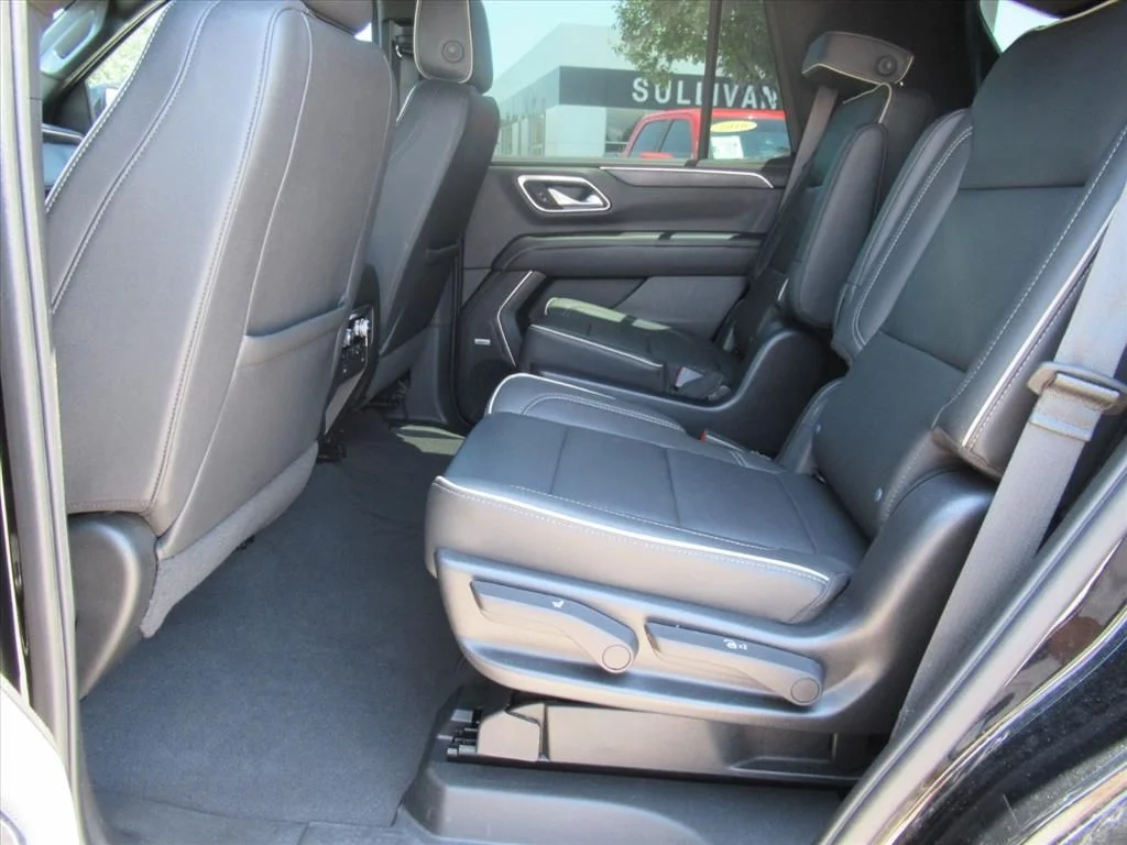 Used 2022 Black GMC SLT image 32