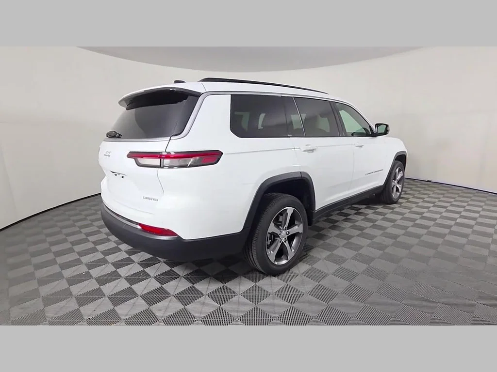 New 2026 Bright White Clear-Coat Exterior Paint Jeep Limited image 26