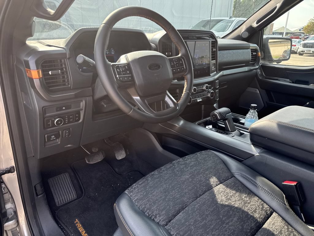 Used 2025 Silver Ford Tremor image 4