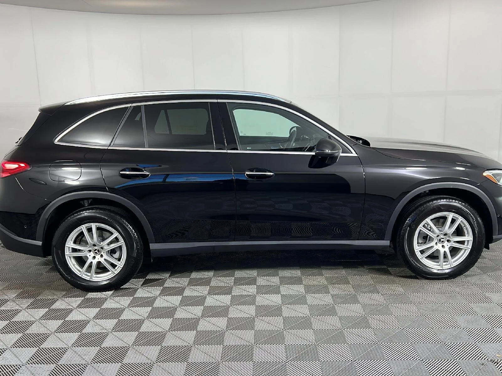 Used 2023 Black Mercedes-Benz GLC 300 image 20