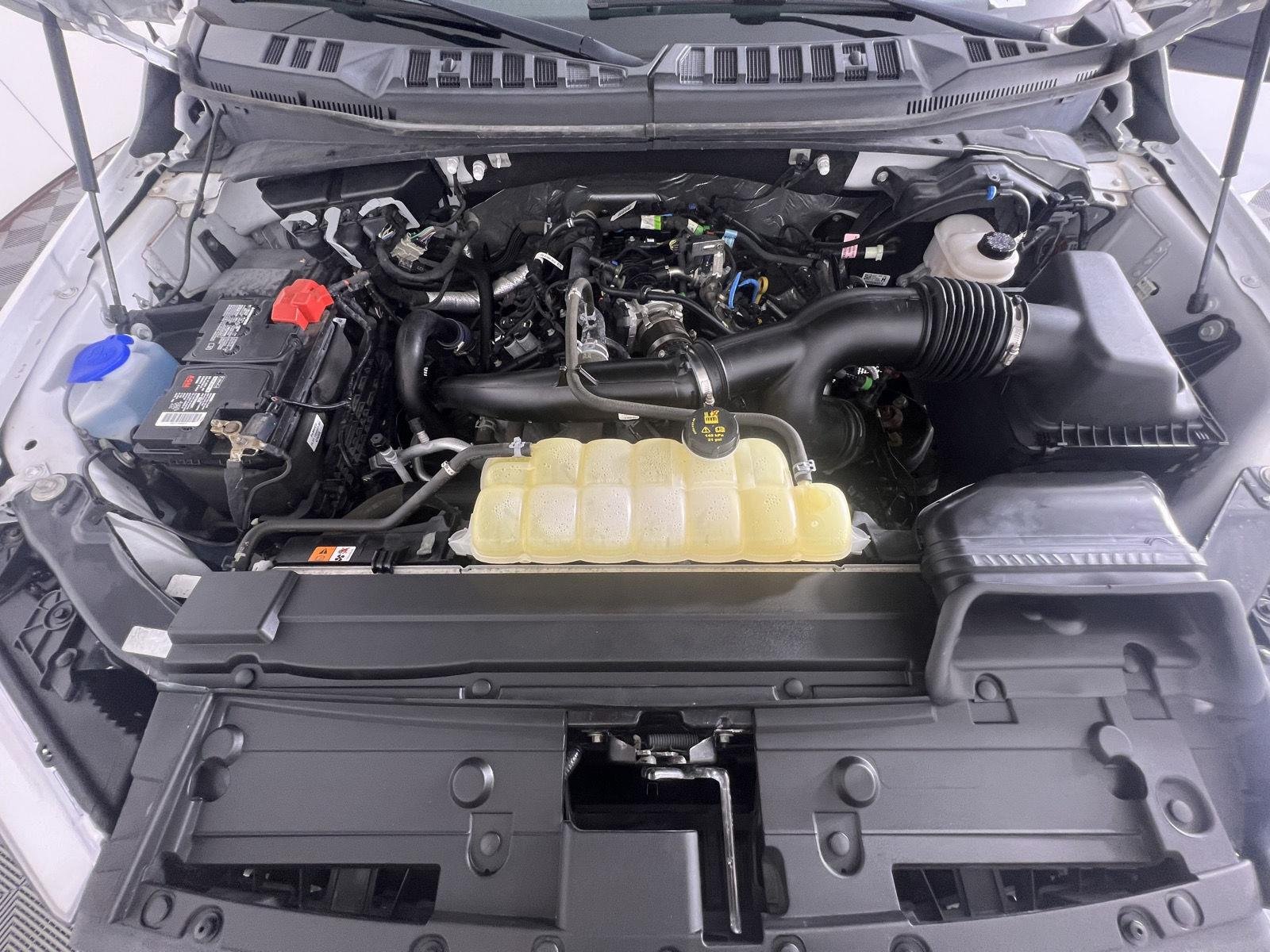 Used 2019 Oxford White Ford XLT image 22
