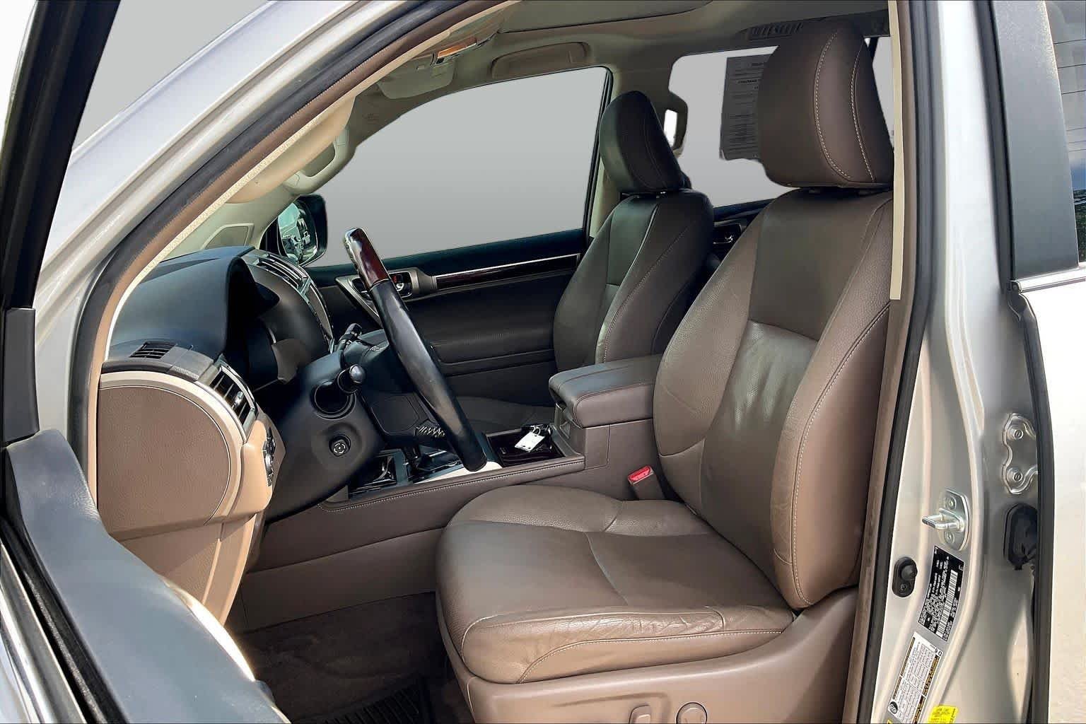 Used 2018 Silver Lining Metallic Lexus Premium image 8