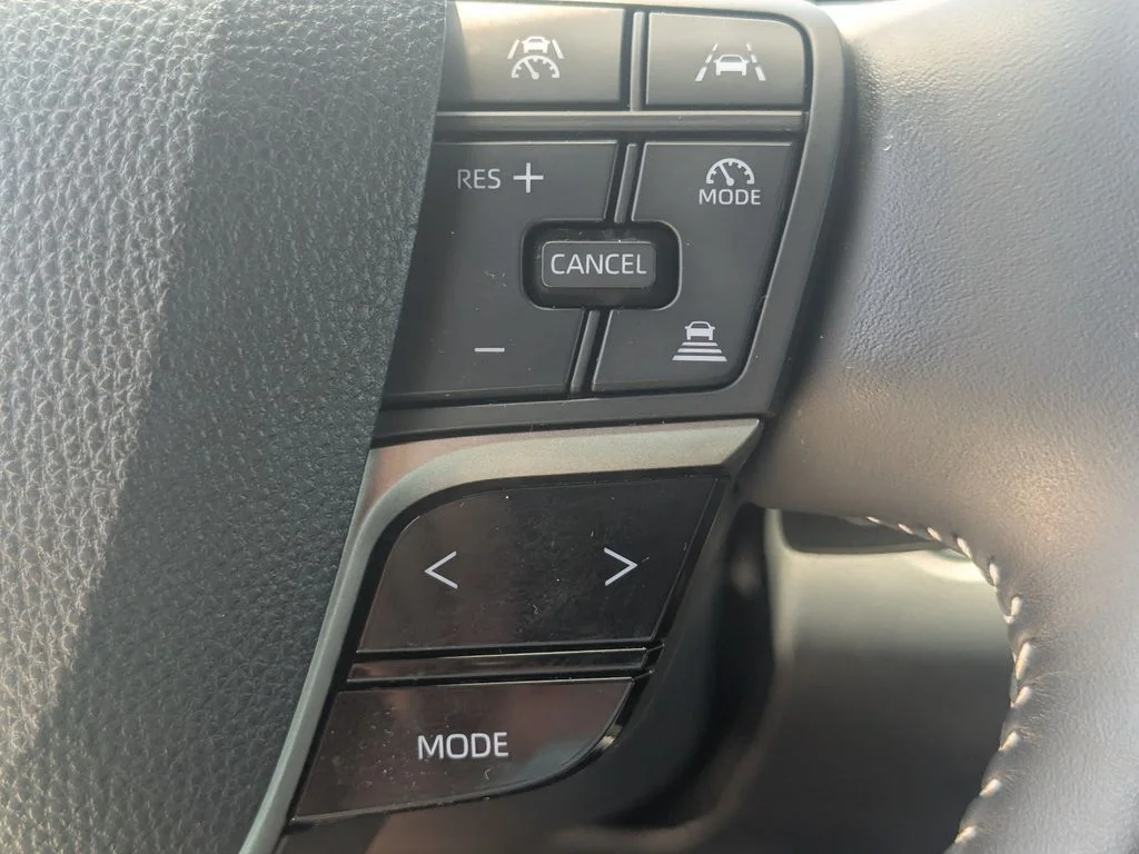 Used 2025  Toyota SE image 21