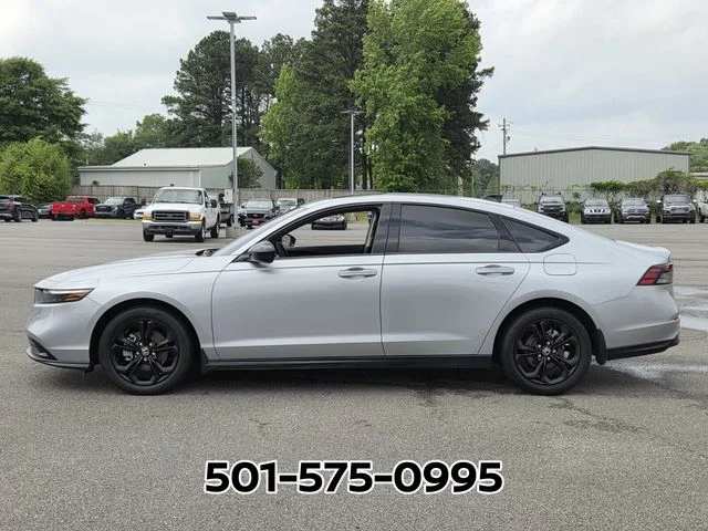Used 2025  Honda SE image 2