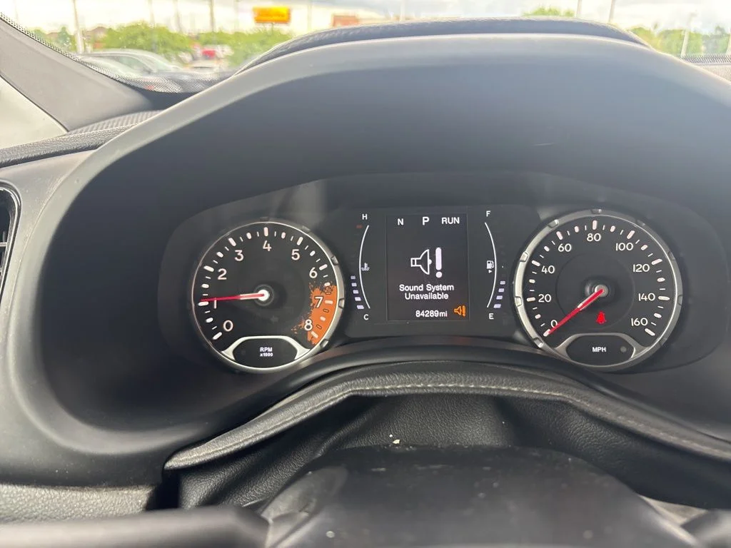 Used 2018 Blue Jeep Latitude image 17