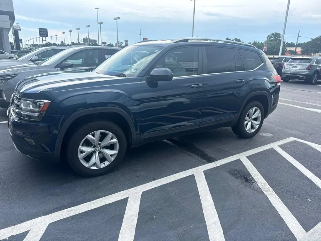 Used 2019 Blue Volkswagen 2.0T SE image 1