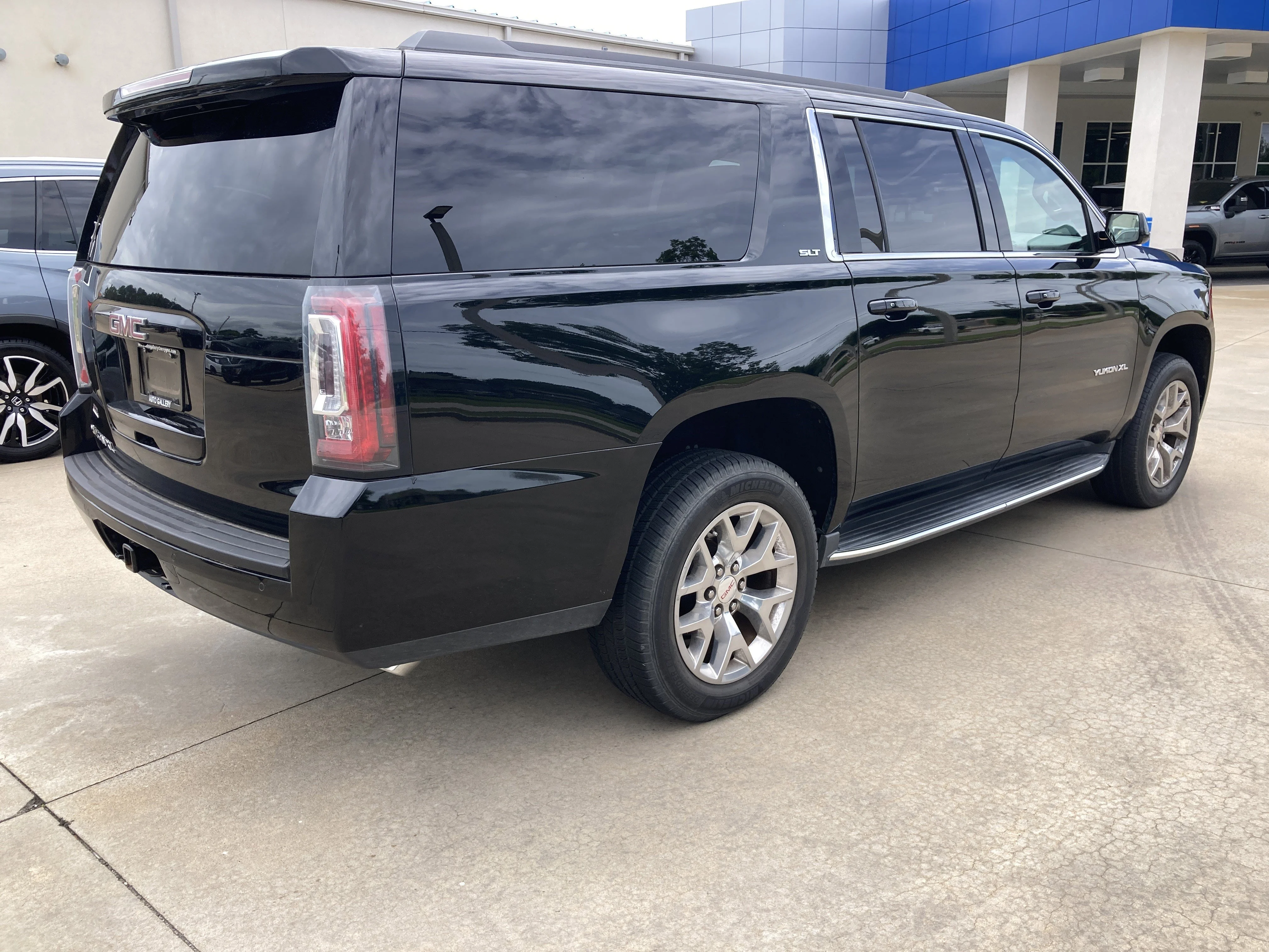 Used 2018 ONYX BLACK GMC SLT image 2