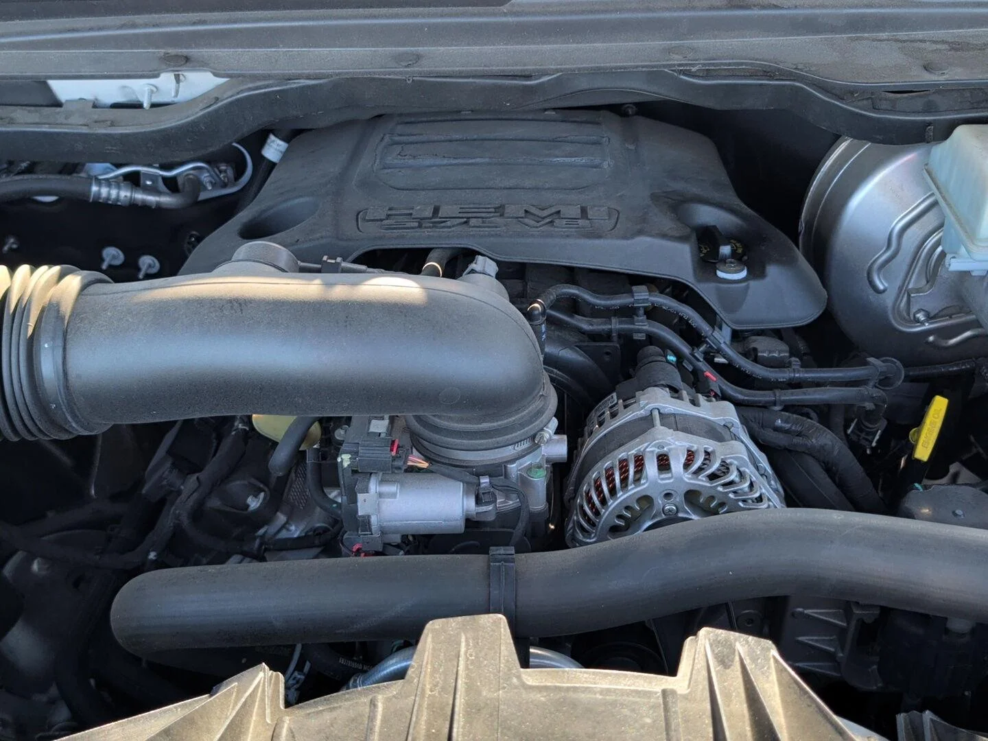 Used 2022 White Ram Laramie image 22