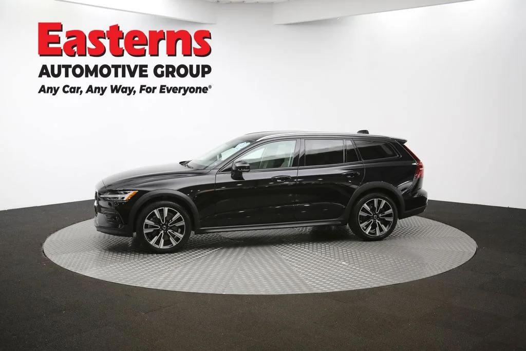 Used 2022 Black Volvo T5 image 56