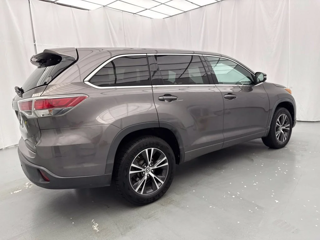 Used 2015 Gray Toyota LE Plus V6 image 11