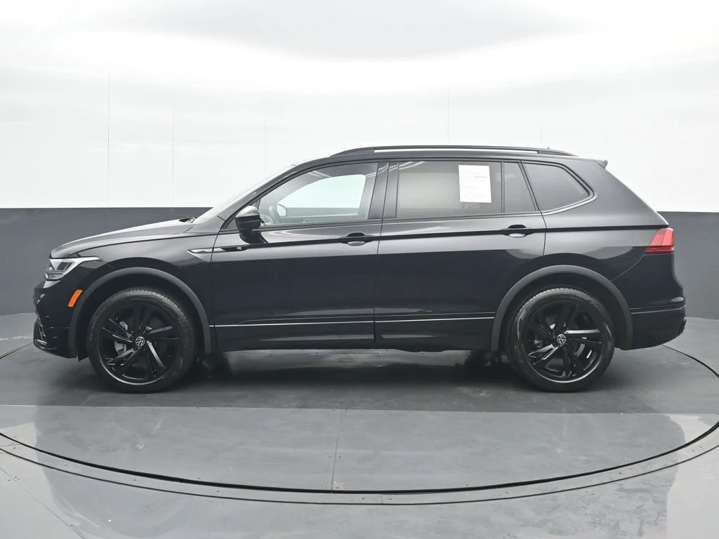 Used 2024 Black Volkswagen 2.0T SE R-Line Black image 3