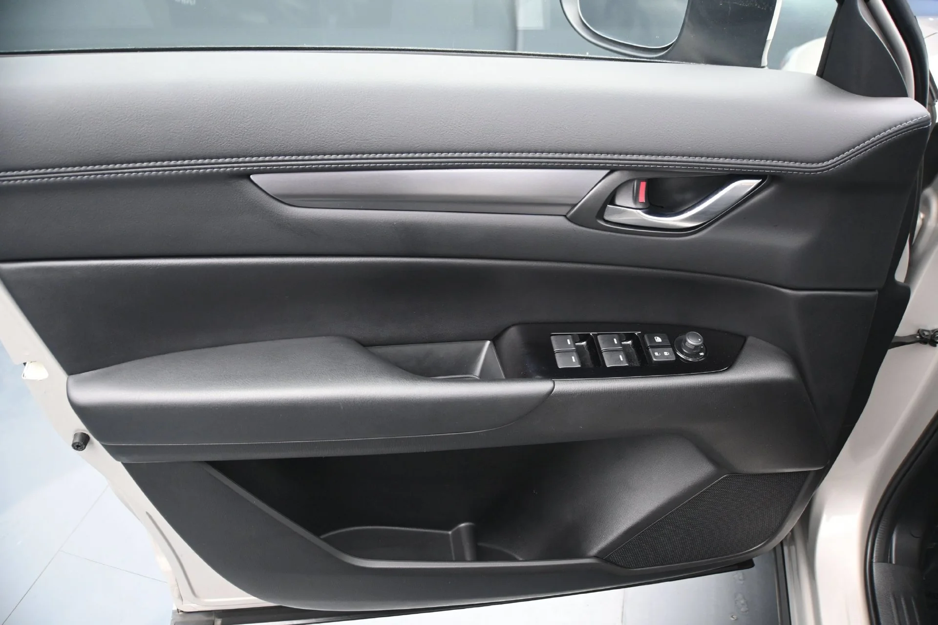 Used 2025 Platinum Quartz Metallic Mazda 2.5 S Preferred Package image 18