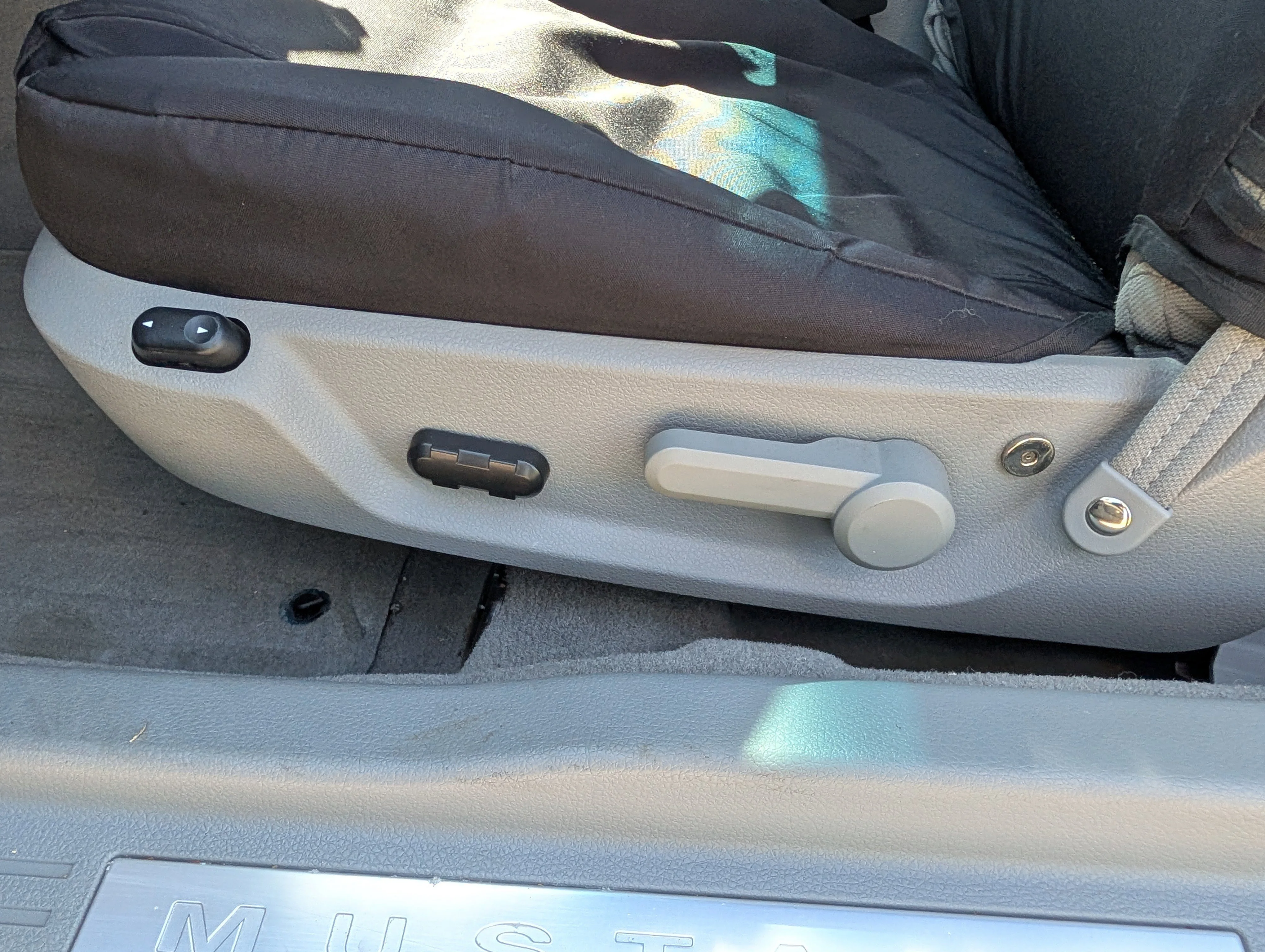 Used 2006 Satin Silver Metallic Ford GT Premium image 21