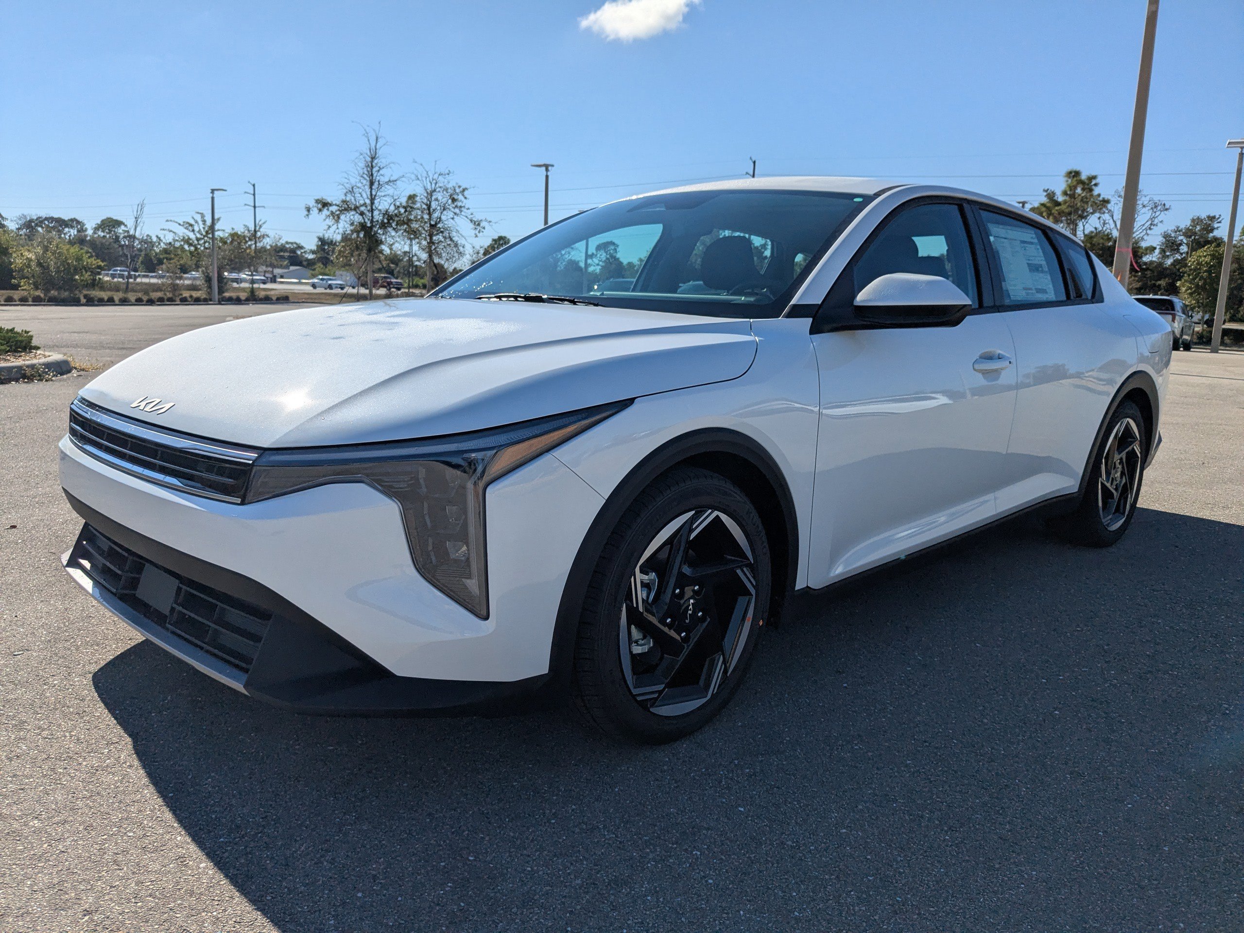 New 2025 Snow White Pearl Kia EX image 9