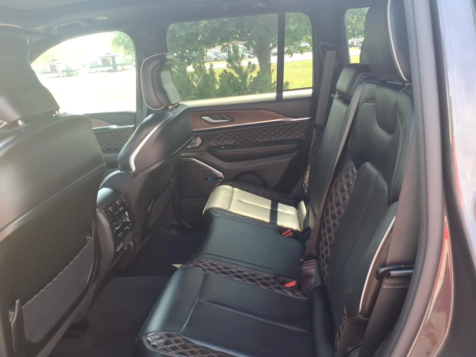 Used 2022 Gray Metallic Jeep Summit image 15