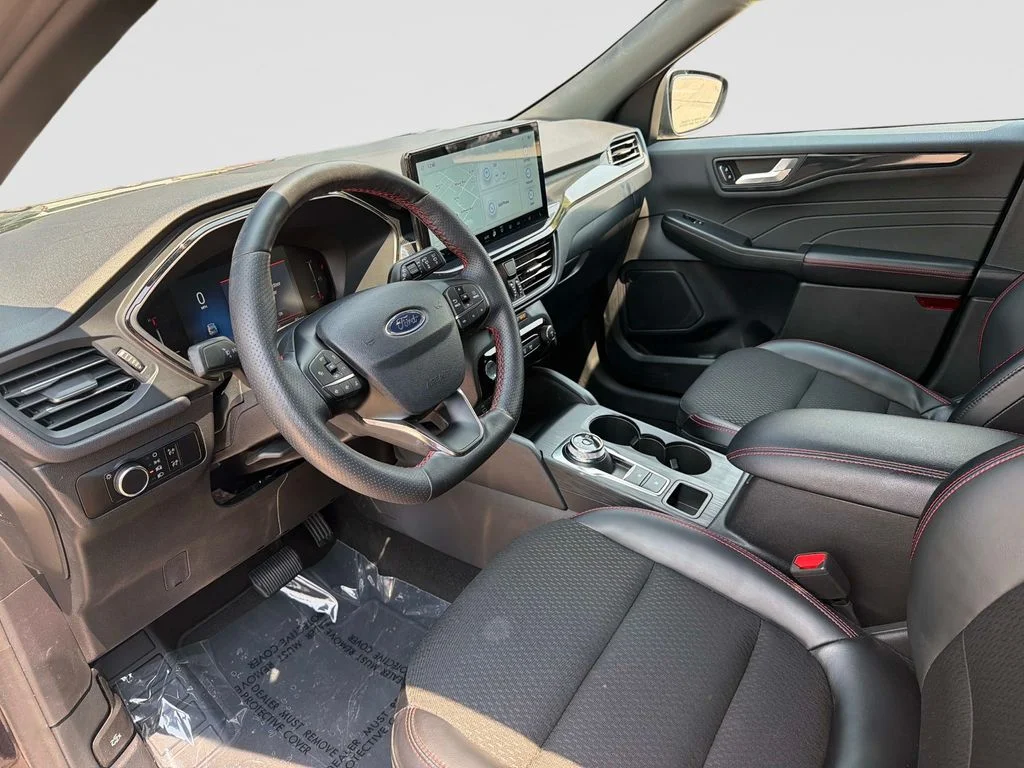 Used 2025 Agate Black Metallic Ford ST-Line image 22