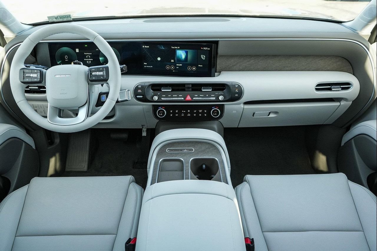 New 2026 Gray Hyundai SEL Premium image 41
