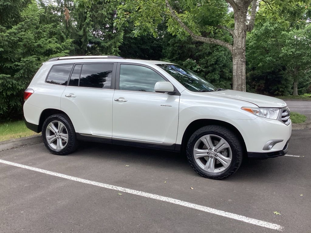 Used 2013 White Toyota Limited image 10