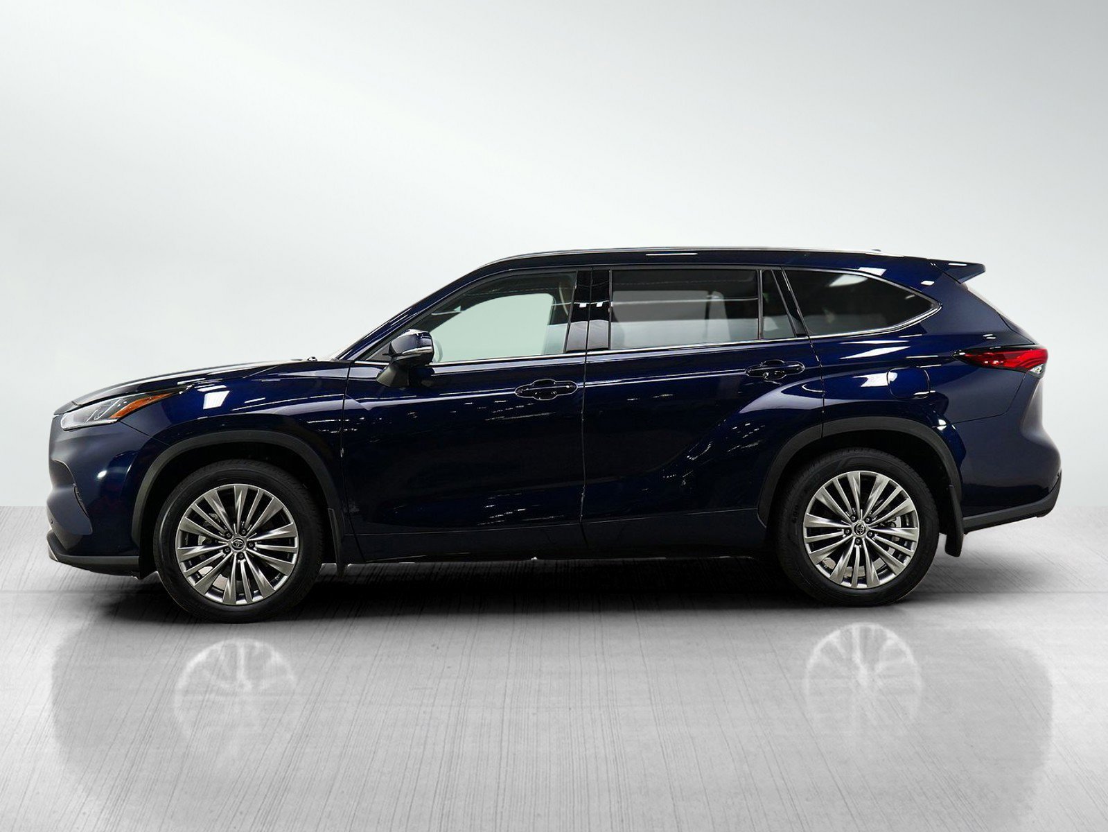 Used 2021 Toyota Highlander Platinum with VIN 5TDFZRBH0MS131617 for sale in Minneapolis, Minnesota