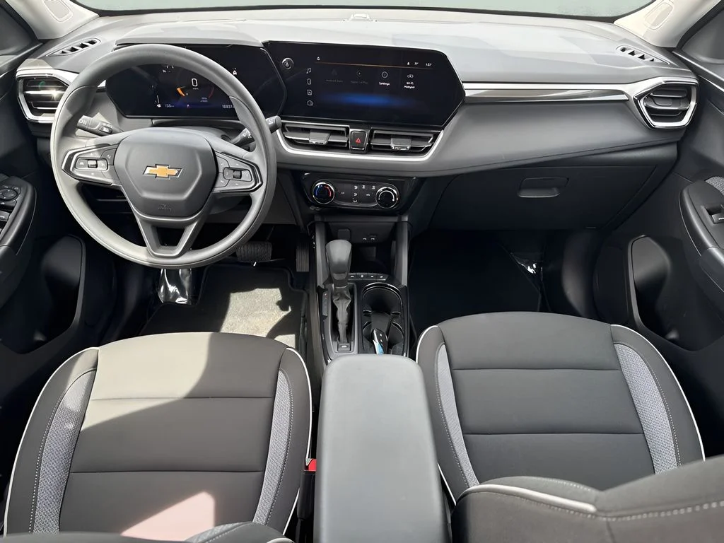 Used 2025 White Chevrolet LT image 13