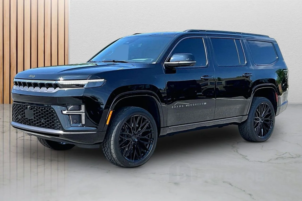 New 2026 High Gloss Black Exterior Paint Jeep Limited Reserve image 4