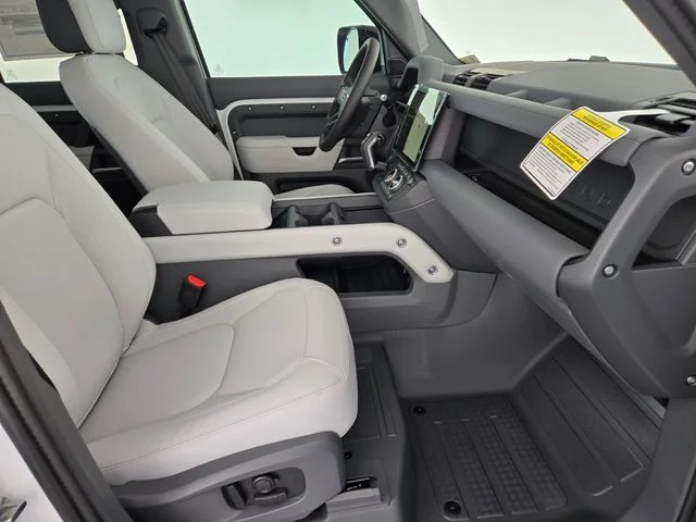 New 2026 Fuji White Land Rover X-Dynamic SE image 3