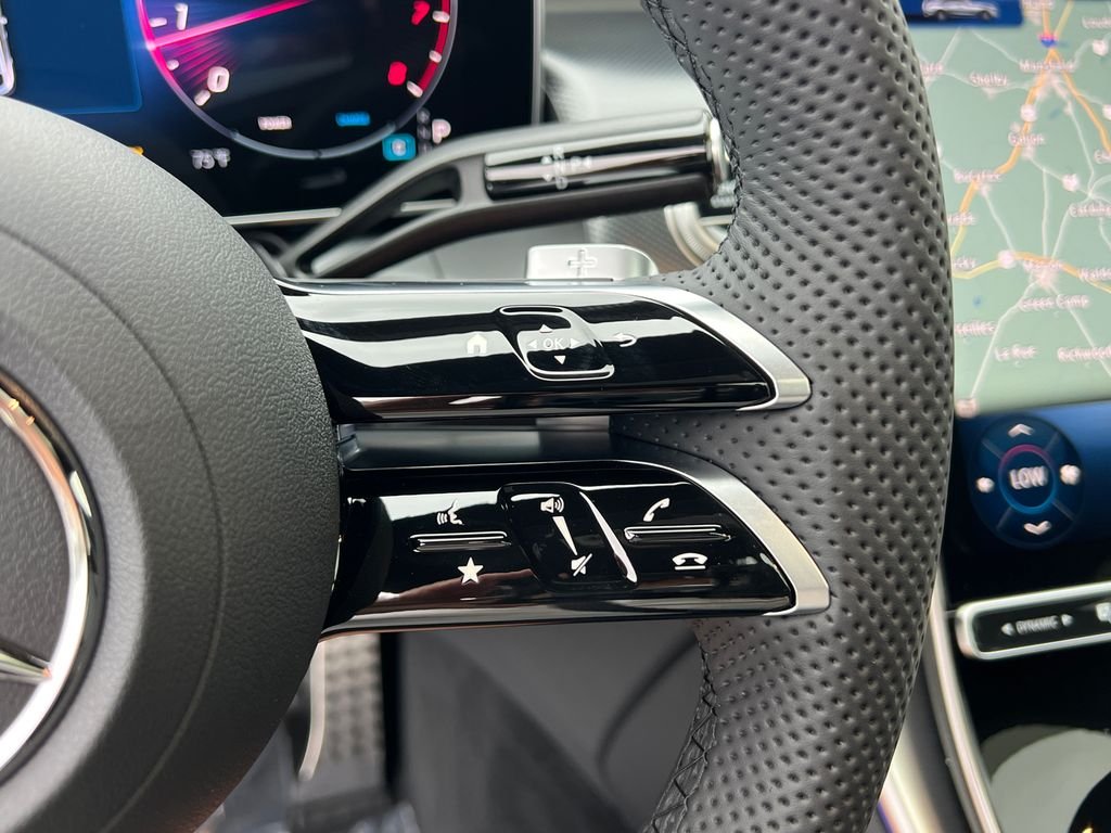 New 2026 Polar White Mercedes-Benz GLC300 image 17