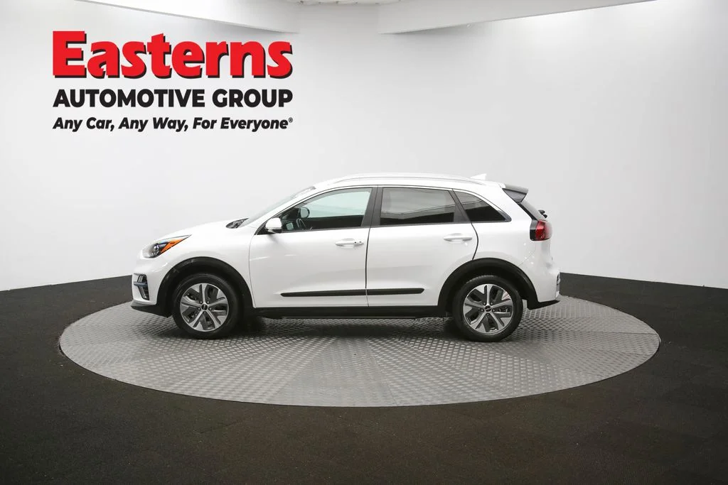 Used 2022 White Kia EX image 62