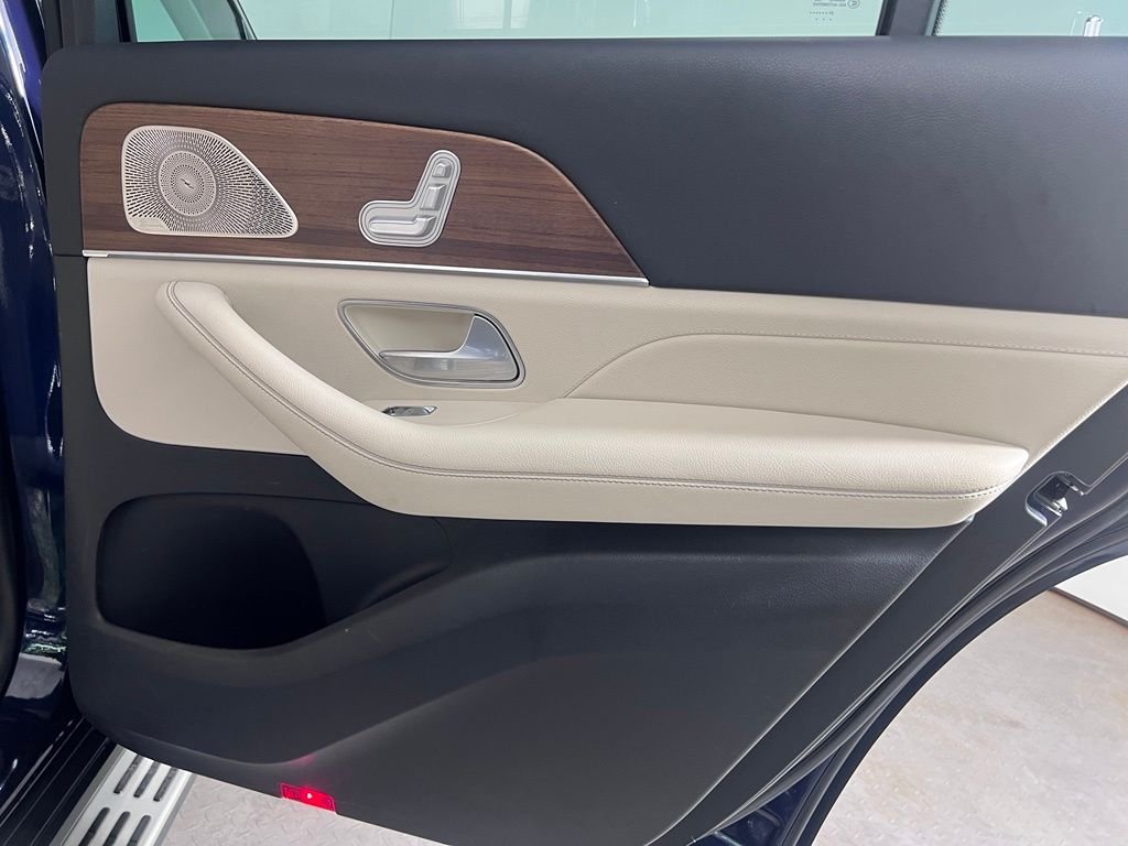 Used 2021  Mercedes-Benz GLS 450 image 26