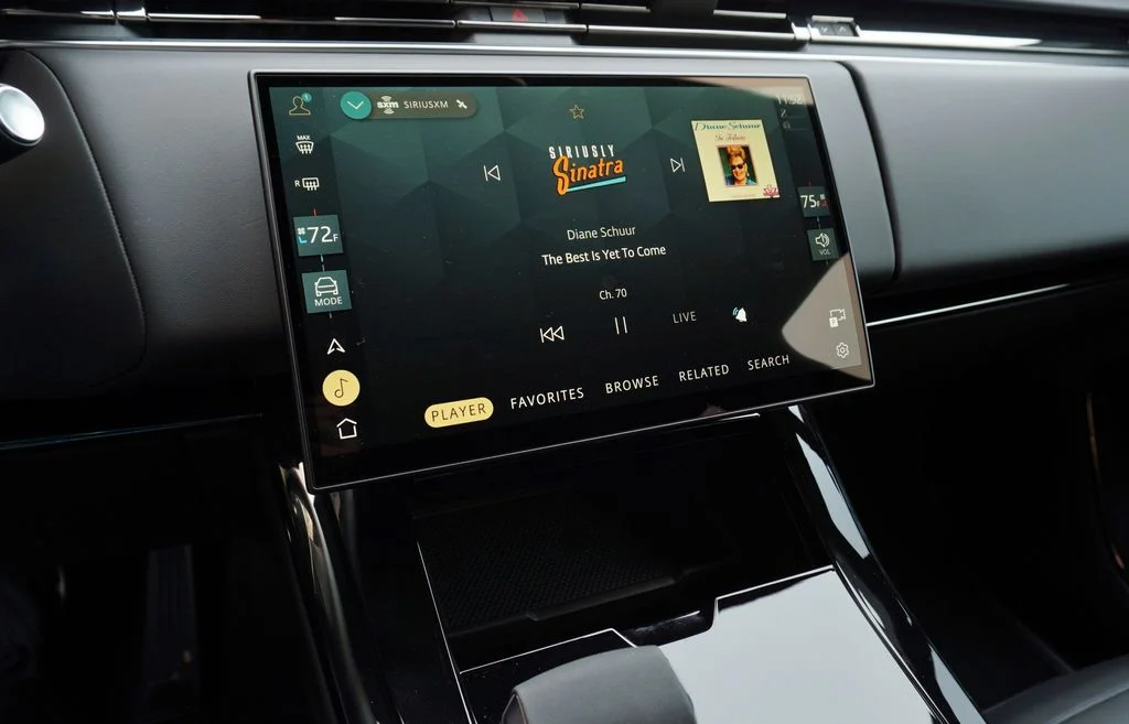 New 2026 Charente Grey Land Rover Dynamic SE image 17